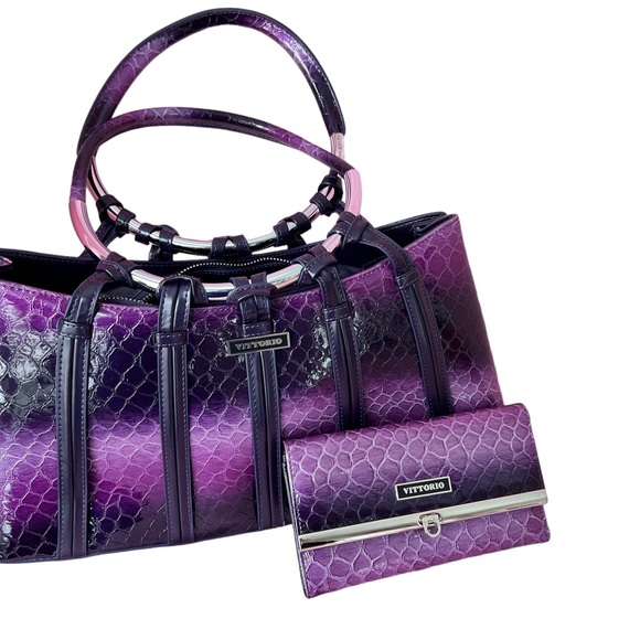 Purple handbag/purse and wallet. - Picture 4 of 16